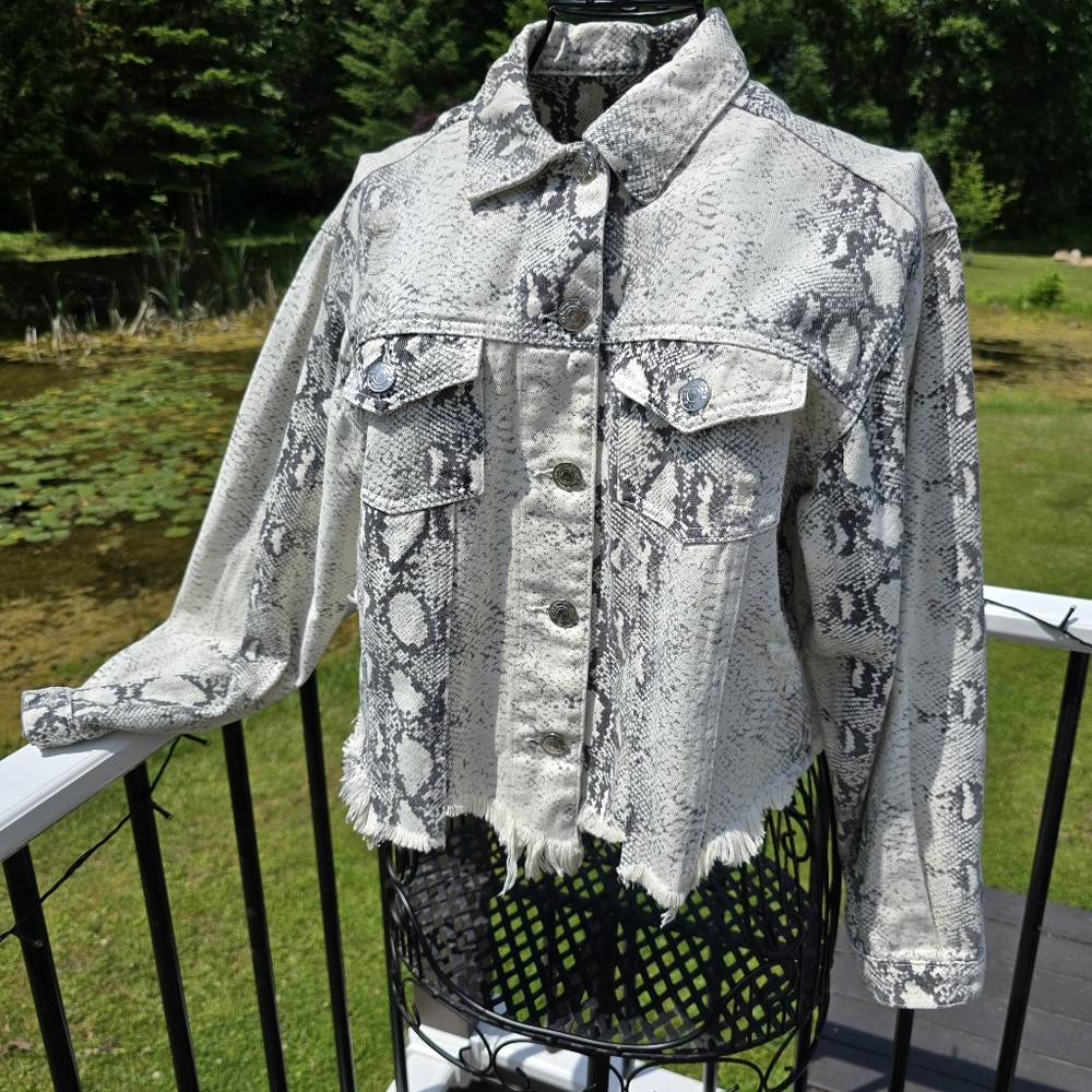 POL Leopard Print Distressed Jacket, Size Small, Gorgeous!! NWOT - Picture 2 of 10